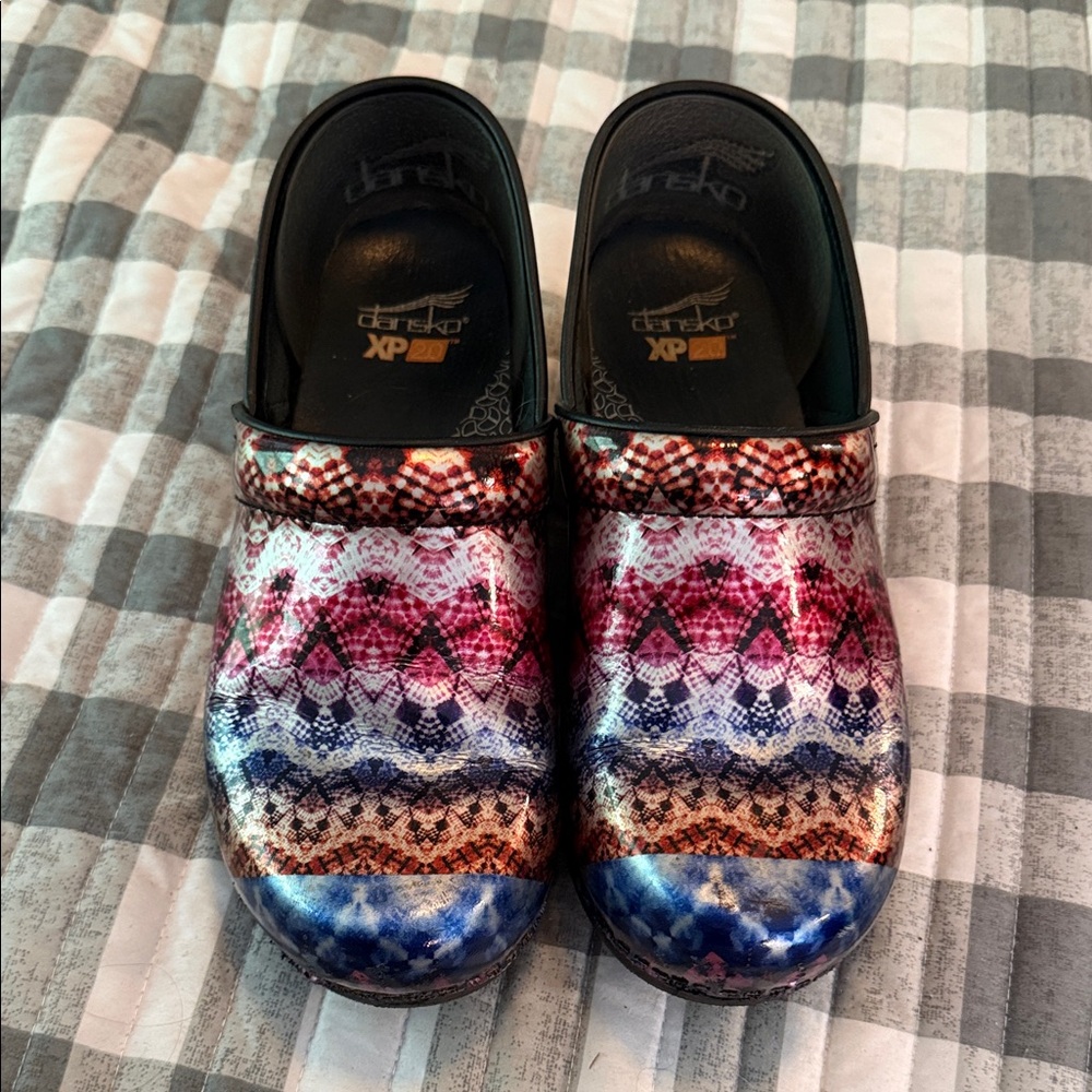Dansko XP20 size 41 Multicolor Printed Clogs - Pink Blue Orange
